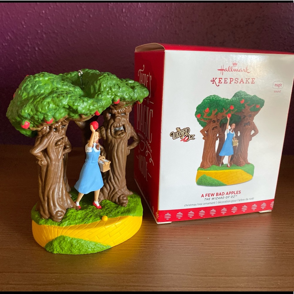 Wizard of Oz A Few Bad Apples Hallmark Ornament